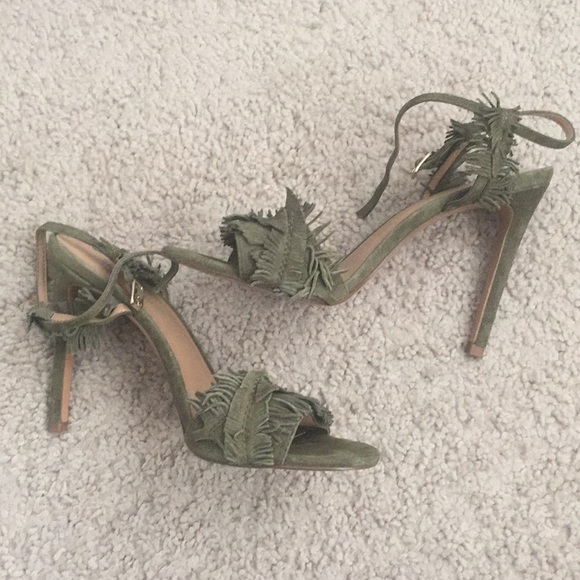 Banana Republic Bryn Feather-Fringe Heels in 7.5 - Picture 2 of 8